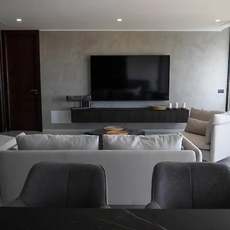 Luxury Oasis In *